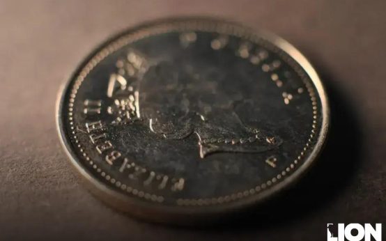 AI Financial Advisors vs. Human Advisors: What to Choose?