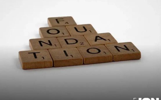 How to Invest Internationally and Hedge Risks Smartly